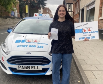 Another GREAT FIRST TIME PASS for instructor Michelle with only<br />
FIVE faults