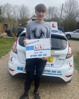 GREAT FIRST TIME PASS FOR instructor Michelle with only<br />
FIVE faults