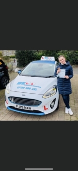 Another FANTASTIC PASS for instructor Natasha with only<br />
FOUR faults
